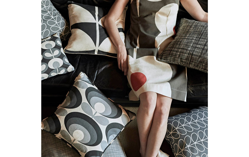 Orla Kiely 70s Flower Oval Cool Grey